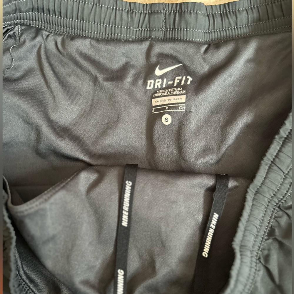 Nike running short small - Picture 3 of 4